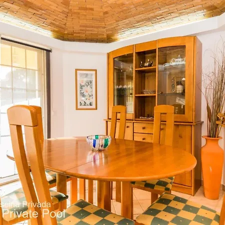 Akivillas Golden Villa *